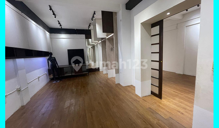 Chandra for rent, house size 8x22m in Jelambar.