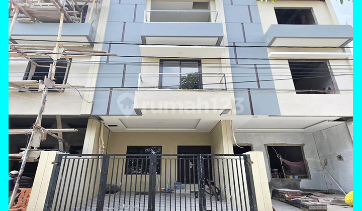 Chandra Rumah Baru Ukuran 4X13m Jalan Lebar di Duri Kepa