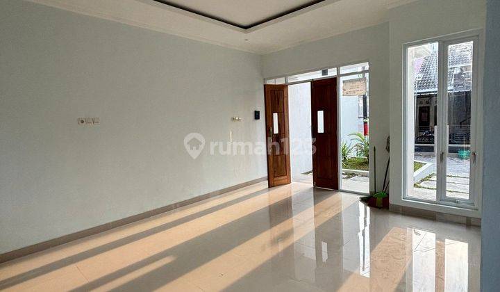 Rumah Lux Baru 2 Lantai Legalitas Shm Imb Lokasi Umy  2