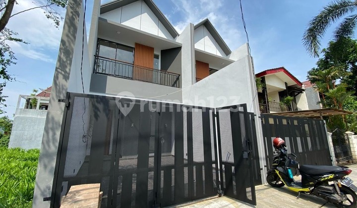 Jarang ada Rumah Baru Design Mewah di KAV DKI Meruya Utara, Jakarta Barat  1