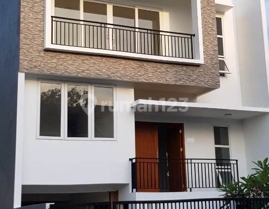 House Near Mosque 3-Storey Building Citra Gran Cibubur House Near Mosque 3-Storey Building Citra Gran Cibubur