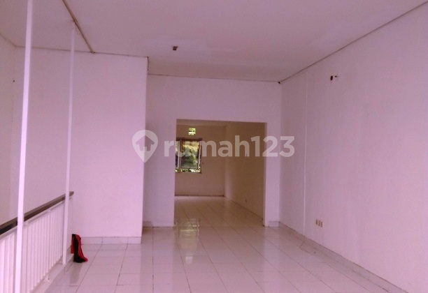 Shopfront Facing Street Near Security Booth Citra Gran Cibubur 2