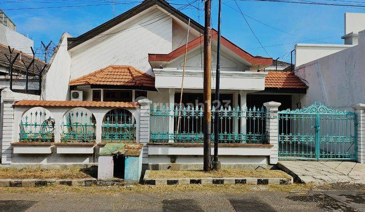 Rumah di Dharmahusada Indah Tengah Surabaya Timur, Bagus + Terawat, Row Jalan Lebar 1