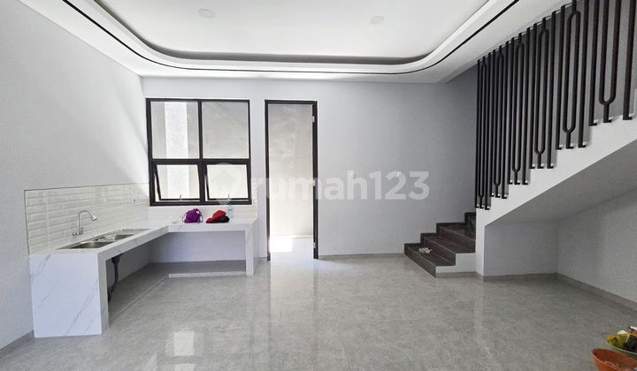 Brand New House!!! in North Manyar Tirtoyoso, East Surabaya, Minimalist, 2 Floors... ONLY 2 UNITS LEFT, HURRY UP!!! 2