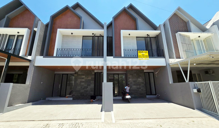 Brand New House!!! in Manyar Tirtoyoso Utara, East Surabaya, Minimalist, 2 Floors... READY 2 UNITS HURRY UP!!!