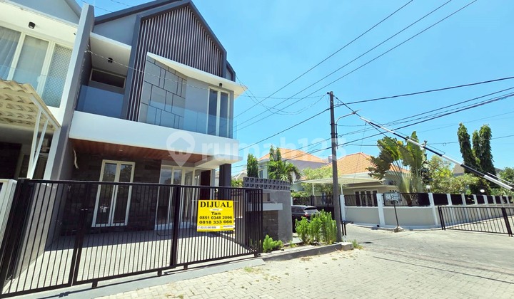 Brand New House !!! in Manyar Tirtoyoso Utara, East Surabaya, Minimalist, 2 Floors, Corner Location... ALREADY READY, HURRY UP !!!