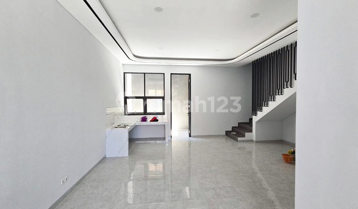 Brand New House!!! in Manyar Tirtoyoso Utara, East Surabaya, Minimalist, 2 Floors... READY 2 UNITS HURRY UP!!! 2