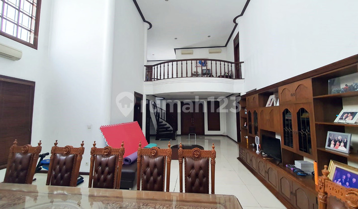 Rumah di Raya Dharmahusada Indah Surabaya Timur, Cocok untuk Resto & Kantor, Bisa untuk Disewakan juga !! 2