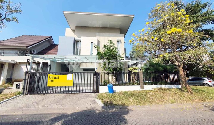 Rumah Baru Citraland di Woodland Surabaya Barat, Minimalis, 2 Lantai, Semi Furnished, Hook/Pojokan, siap huni