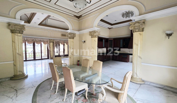 Luxury House in Jemur Andayani South Surabaya, Strategic Location, Swimming Pool Available, Suitable for Office, Move-In Ready 2