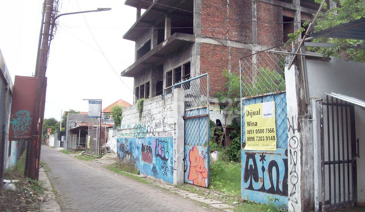 Rumah Usaha / Bangunan 5 Lantai, 33 Kamar ( Bangunan Belum Jadi) untuk Home Stay dengan Parkir Luas - Wna -