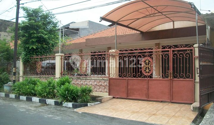 House in Jemur Andayani Surabaya, Size 15 x 20 m², Good + Well-Maintained, Wide Road Row, suitable for residence/office - Land Area - 1