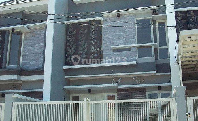 Rumah Baru Gress di Klampis Anom Surabaya Timur, 2 Lantai, Minimalis, Siap Huni - EA - 1