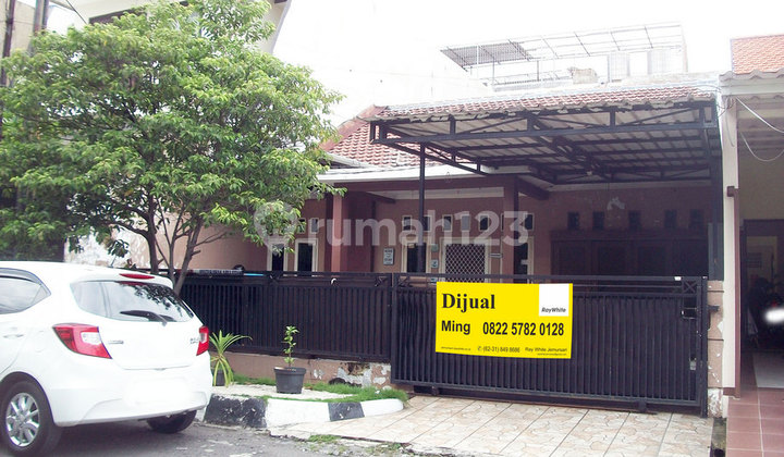 Rumah di Nginden Intan Timur Surabaya Timur, Bagus + Terawat, Row Jalan Lebar - Mg -