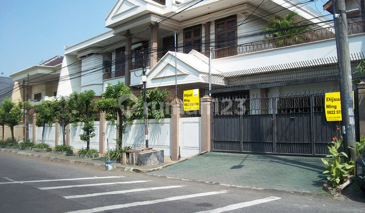 Rumah di Raya Nginden Intan Surabaya Timur, 2 Lantai, Strategis, bisa untuk rumah tinggal / kantor - MG -