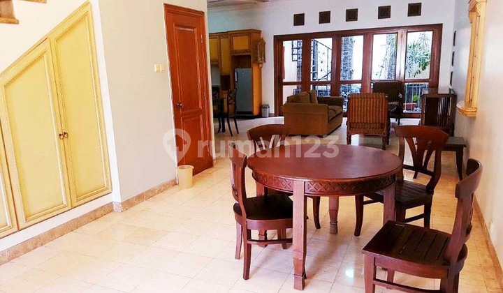 House in Margorejo Floraya, South Surabaya, Fully Furnished, Elite Neighborhood, Wide Front Road, Suitable for Residence/Office, Move-in Ready - TS -