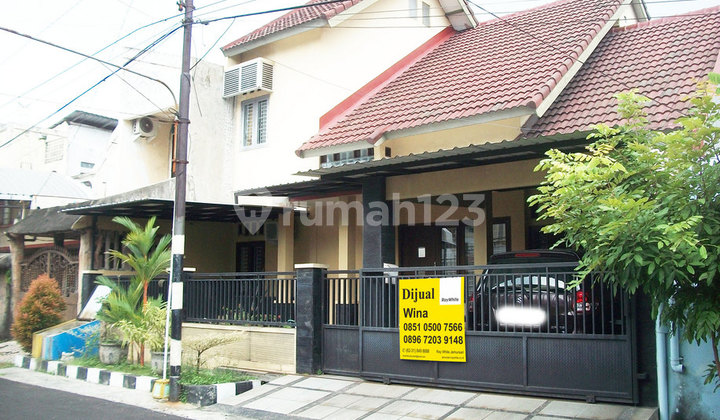 House in Wisma Menanggal South Surabaya, Minimalist, 2 Floors, Ready to Occupied - Foreigners Allowed -