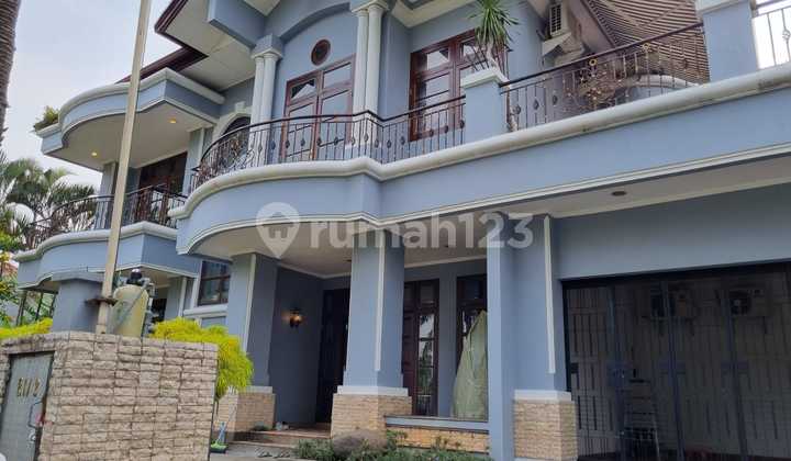 Large Magnificent Fully Furnished House with a Nice Luxurious Pool and Lake View in BSD City Large Magnificent Fully Furnished House with a Nice Luxurious Pool and Lake View in BSD City