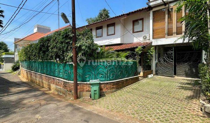 Rumah besar dalam komplek ada kolam renang di Jl. Fatmawati Raya Jalarta Selatan 1