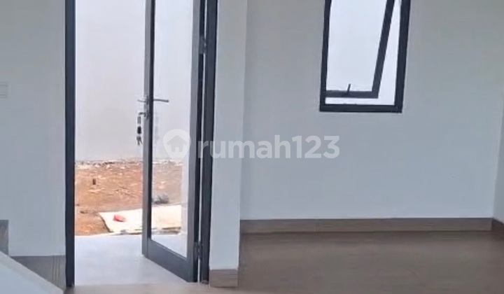 New 3-Story Shophouse in BSD.near Taman Tekno. Train Station.and BSD Toll Road