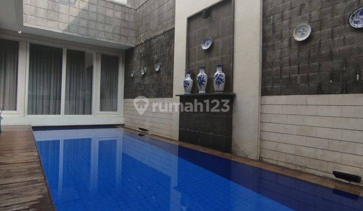 Dijual Rumah Dengan Kolam Renang di Taman Kebon Jeruk Intercon Jakarta Barat 2