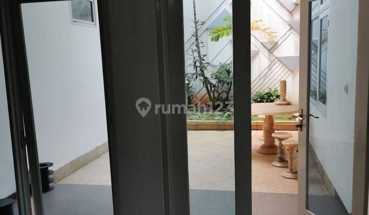 Disewakan Rumah Siap Huni 2 Lantai di Taman Kebon Jeruk Jakarta Barat 6