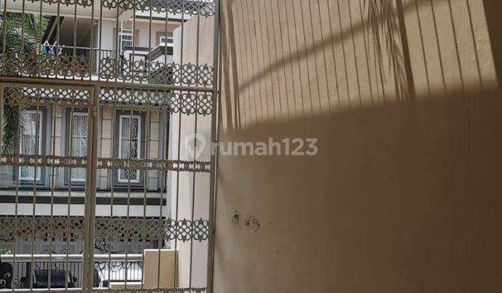 Disewakan Rumah Siap Huni 2 Lantai di Taman Kebon Jeruk Jakarta Barat 15