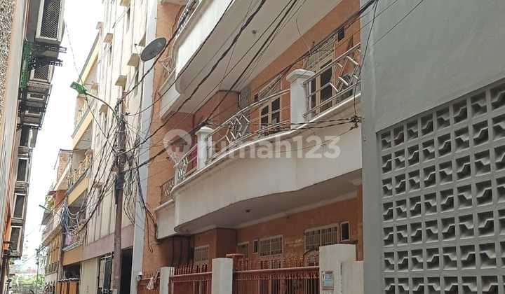 Dijual  Rumah kost di dekat kampus Binus Palmerah Jakarta Barat