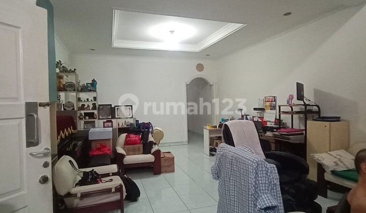 FOR SALE – Rumah 2 Lantai lokasi sangat strategis di Taman Meruya Ilir – Jakarta Barat 2