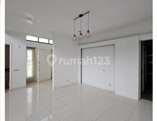 Beautiful house, affordable price, North-facing in Intercon Cluster, Kebon Jeruk Garden, West Jakarta. 2