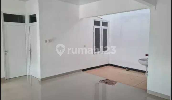 DISEWAKAN murah Rumah 1 lantai baru renov di Taman Aries Kembangan Meruya Jakarta Barat 2