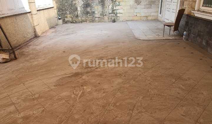 DIJUAL Rumah tua hitung tanah di Boulevard Taman Kebon Jeruk Intercon Jakarta Barat