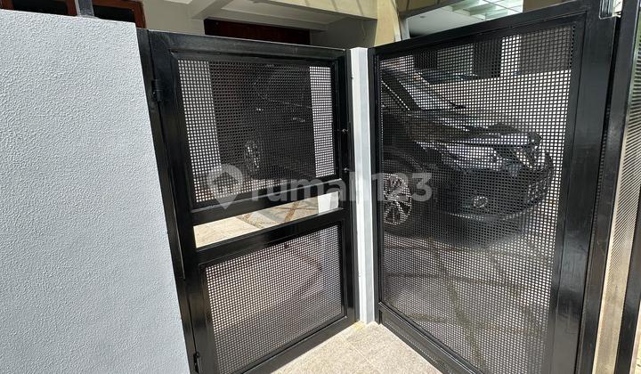 Dijual rumah siap hadap selatan Nyaman & adem dekat lapangan olah raga di Intercon Jakarta Barat Dijual rumah siap hadap selatan Nyaman & adem dekat lapangan olah raga di Intercon Jakarta Barat