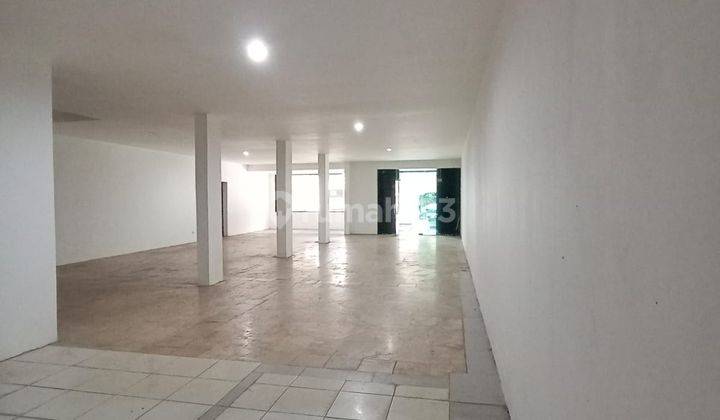 Disewakan RUKO GANDENG 2.5 Lantai di Boulevard Kebon Jeruk Jakarta Barat 1