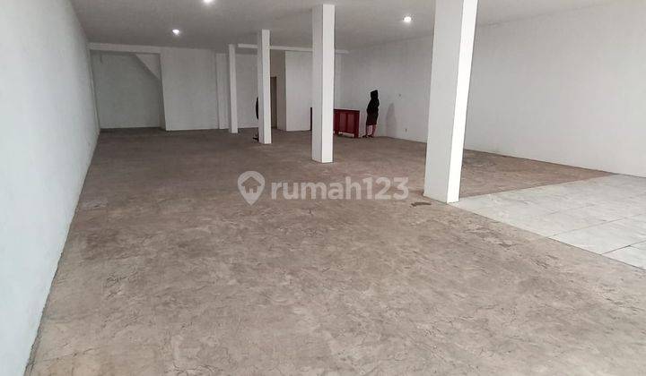 Disewakan RUKO GANDENG 2.5 Lantai di Boulevard Kebon Jeruk Jakarta Barat 2