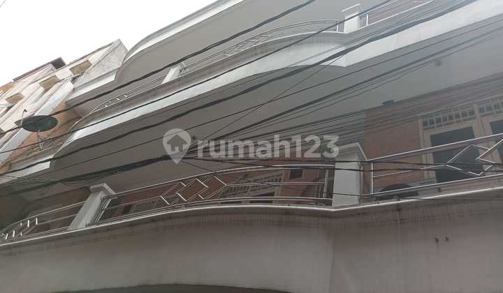 Dijual  Rumah kost di dekat kampus Binus Palmerah Jakarta Barat
