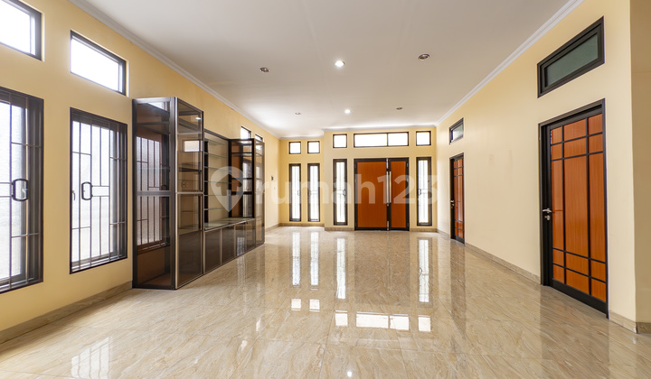 RUMAH dan Ruang usaha DIJUAL semi furnished di Jl Prapatan Kp Bogor , Bekasi Jawa Barat