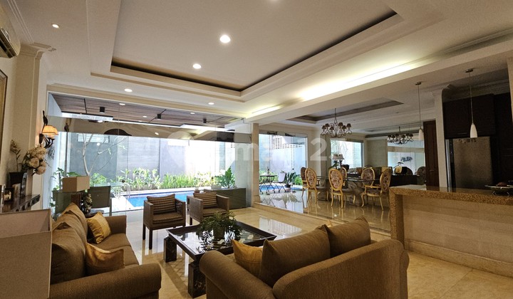 DIJUAL RUMAH MEWAH DENGAN KOLAM RENANG DI INTERCON, KEBON JERUK JAKARTA BARAT