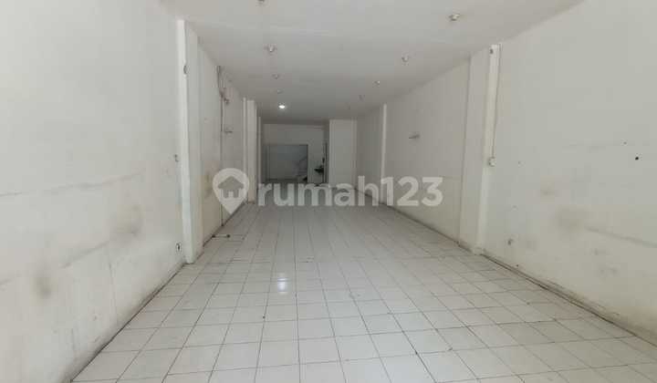For Rent: 3-story shop house on Taman Palem Boulevard, Block A, Cengkareng, West Jakarta