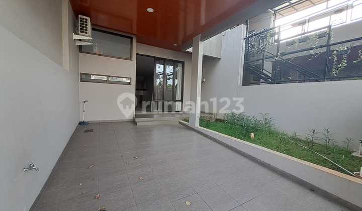 For Rent: Ready-to-occupy house with 4 bedrooms in Villa Melati Mas, BSD Serpong, Tangerang. For Rent: Ready-to-occupy house with 4 bedrooms in Villa Melati Mas, BSD Serpong, Tangerang.