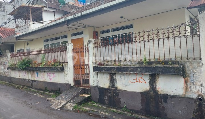 FOR SALE – RUMAH TUA DI Jl Balai Desa SUKABUMI JAWA BARAT