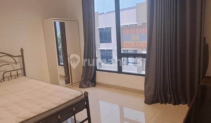 Condohouse Green Royal 1