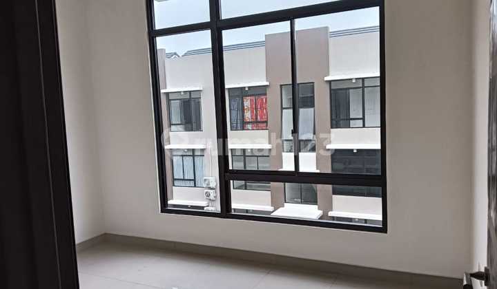 Condohouse Green Royal Tower Gr6 1