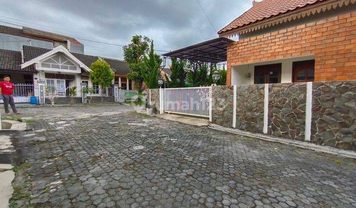 Rumah model etnik dalam perumahan candi gebang 2