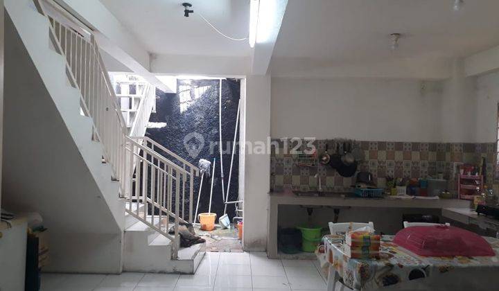 Rumah jalan utama Wahid Hasyim area Seturan 7