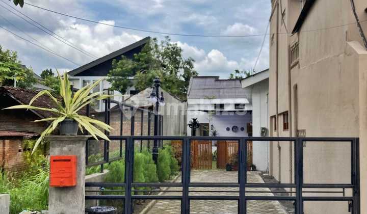 Rumah Konsep Villa full furnished Monjali