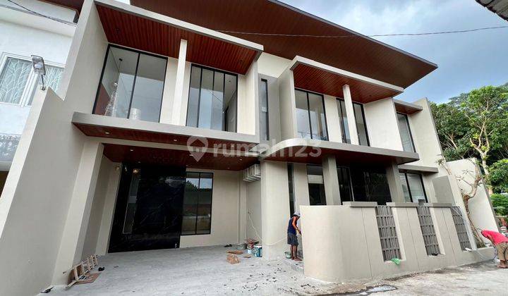 Rumah Condongcatur Furnished, Kolam Renang Pribadi 1