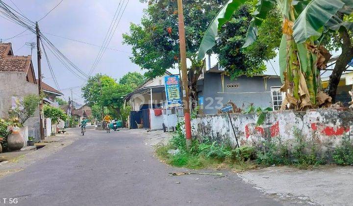 Tanah Pekarangan dekat jalan damai dan Jakal 1