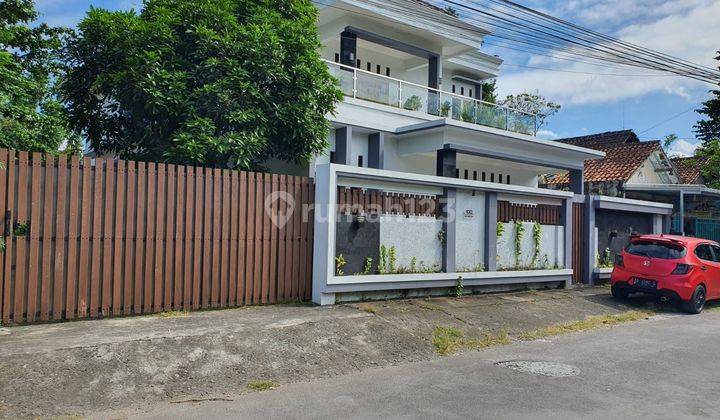 Rumah besar dan luas Maguwo akses lebar 2