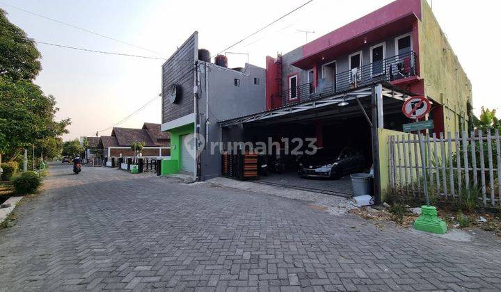 Kost Eksklusif Barat kampus UTY Jombor 1